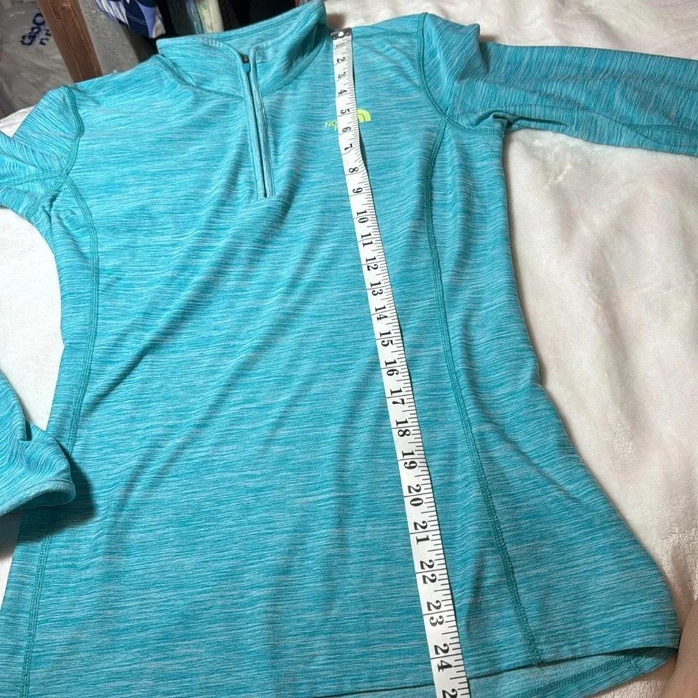 The North Face Lightweight Athletic Quarter Zip - Picture 7 of 13